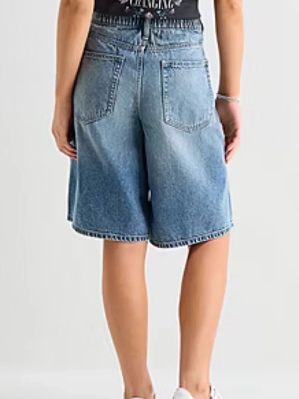NWT Arizona Mid-Length Denim Shorts in Light Blue, Size 10